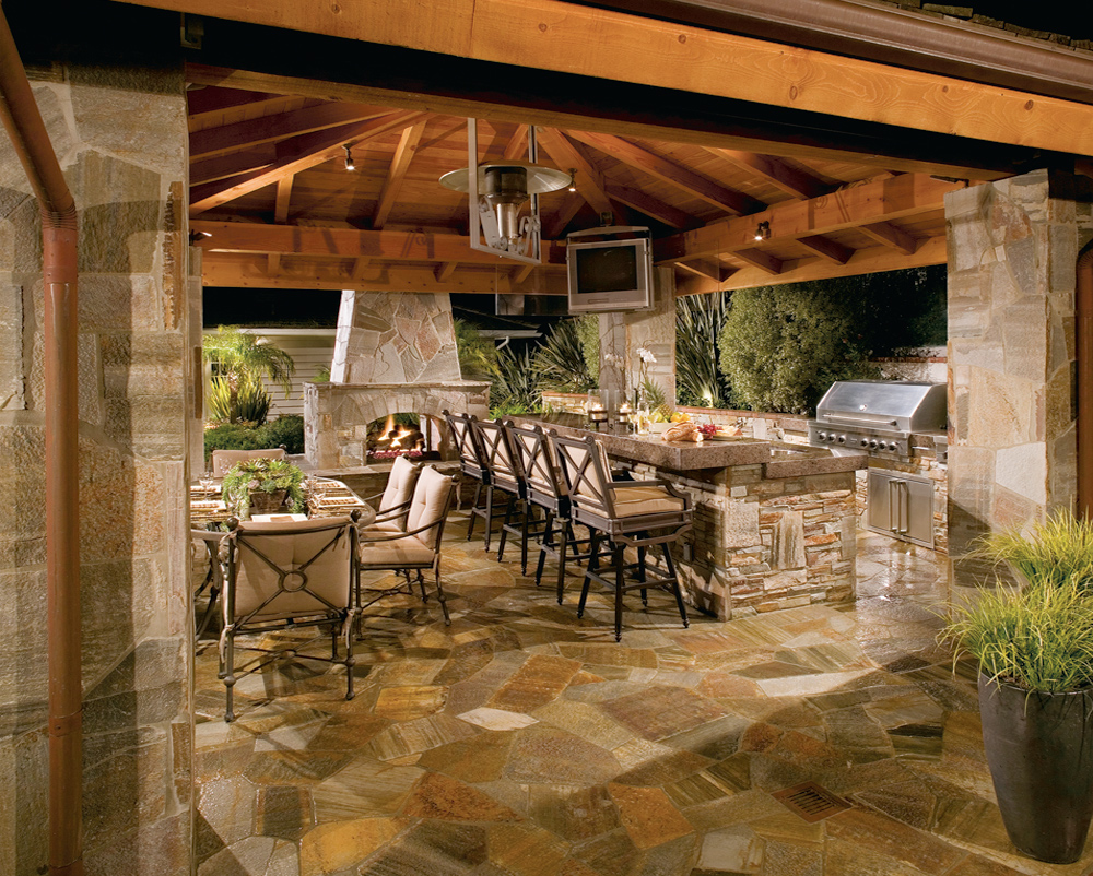Outdoor Kitchens & Living Spaces